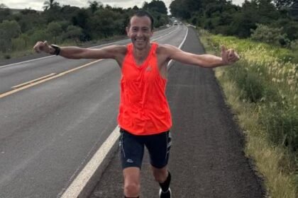 No coração da Fronteira Oeste, um vivente corre atrás de um sonho monumental, da nossa querida Alegrete à Grécia antiga.