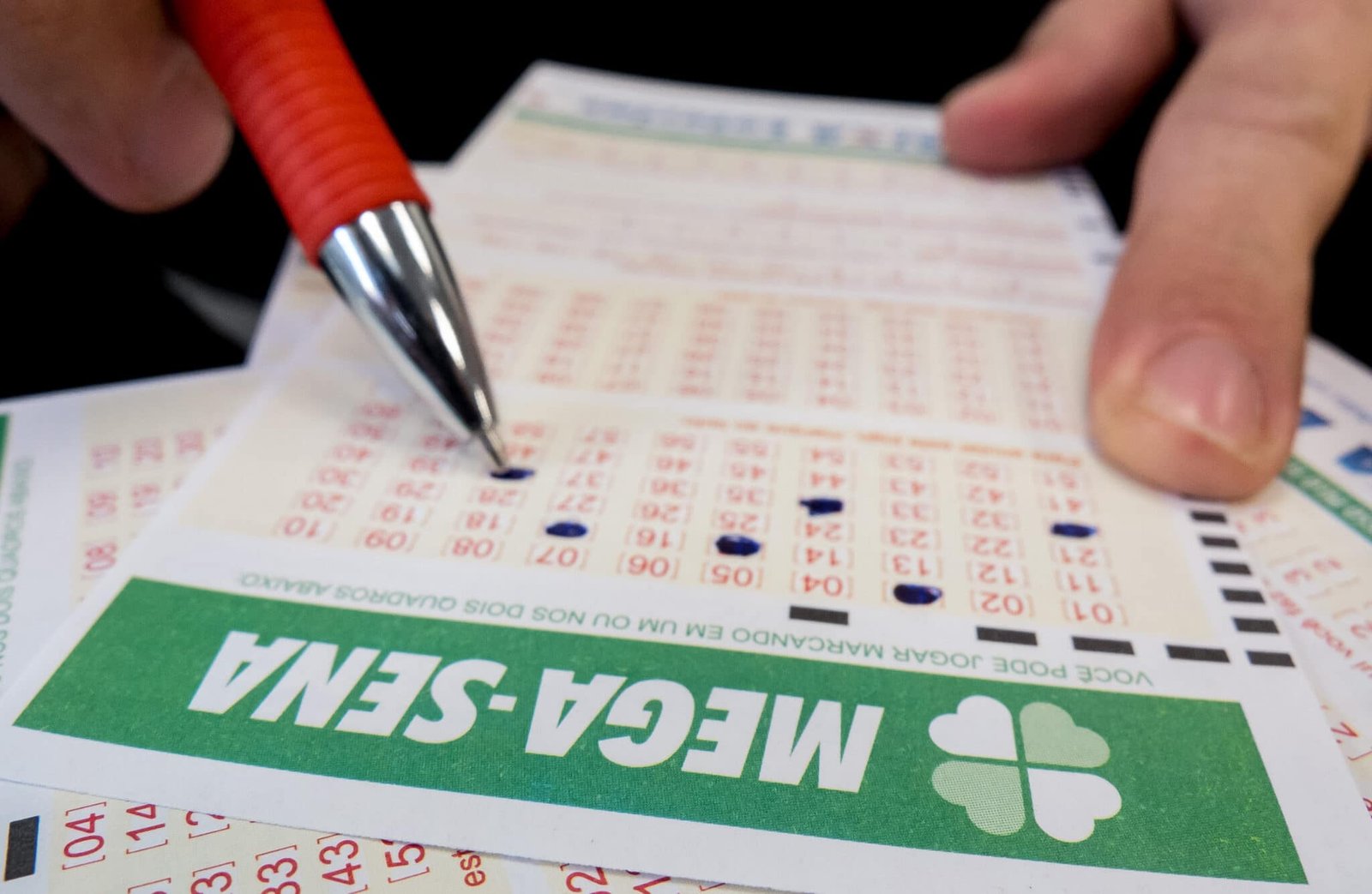 No coração de Júlio de Castilhos, um vivente desafia o destino e acerta sozinho as seis dezenas premiadas da Mega Sena, transformando-se no novo milionário do pago!