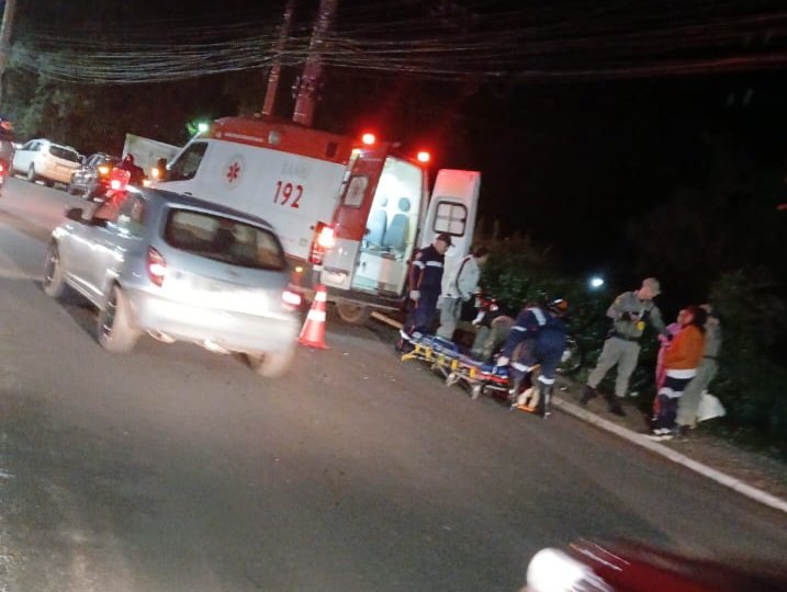 Na Avenida Ibicuí, às sombras do entardecer, um acidente trouxe apreensão e agito entre os viventes da querência.