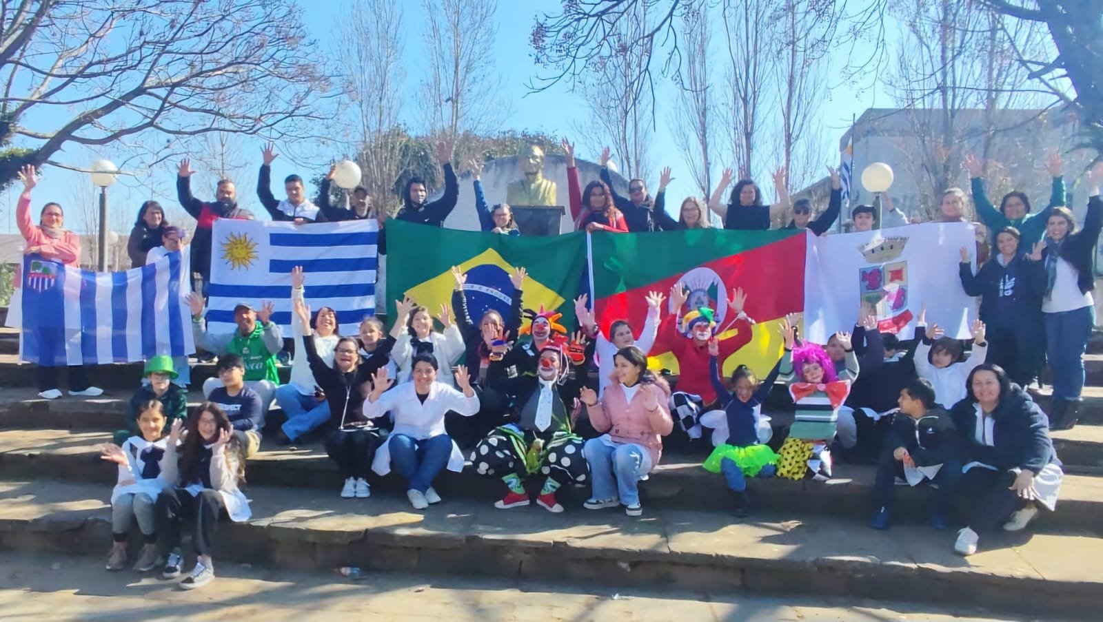 No coração da nossa Fronteira Oeste, a gurizada do EJA Bilíngue fez história com um intercâmbio que uniu Alegrete e Rivera num aperto de mão campeiro!