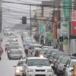 Mas bah, tchê! Uma frente fria traz um rebu dos diabos pro Alegrete e pro resto do RS. Te agarra nas tuas bombachas, porque o tempo tá virando com chuva, ventania e aquele frio de amarrar cusco.