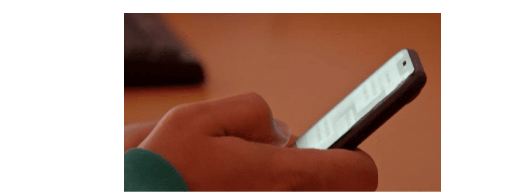 Na nossa Alegre Terra, o celular virou dono dos olhares e das horas dos viventes, mas até onde vai isso?