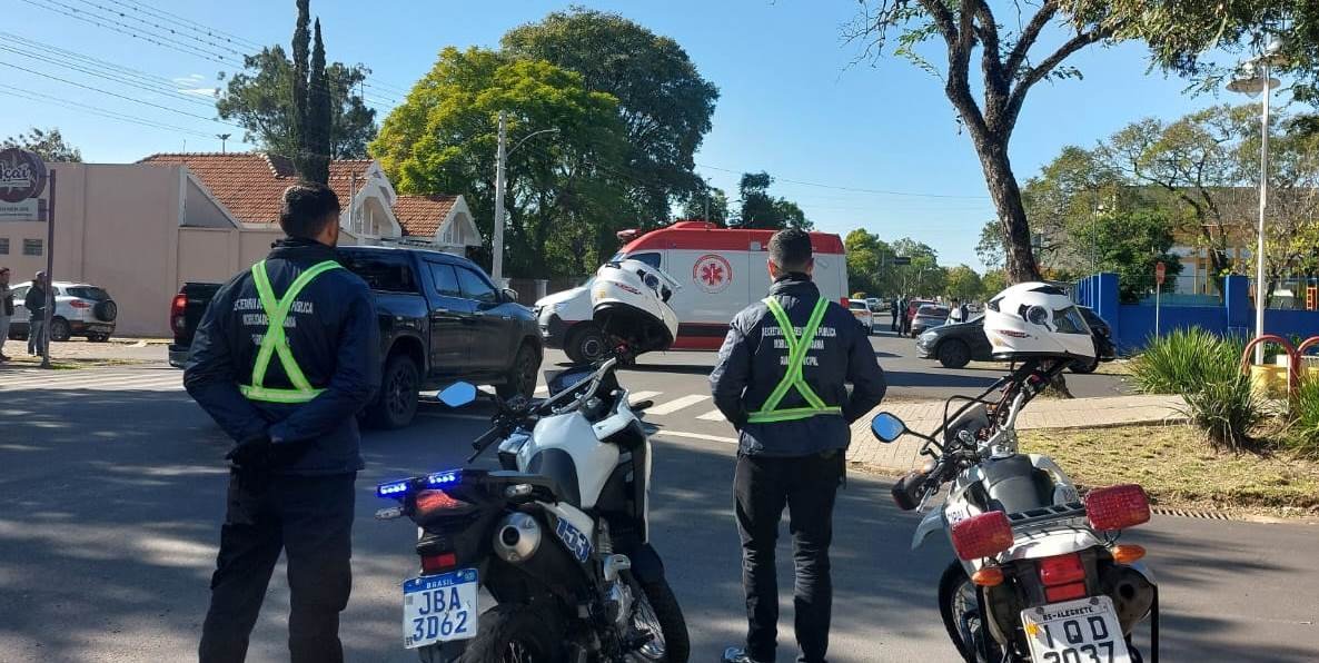 Buenas, vivente! Alegrete tá dando uma lição campeira de segurança no trânsito, combatendo falta de atenção e barulheira que nem cusco no cio.