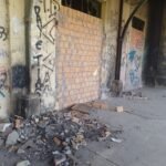 No coração de Alegrete, o prédio histórico da estação sofre com atos de vandalismo, despertando preocupação e ações da comunidade.