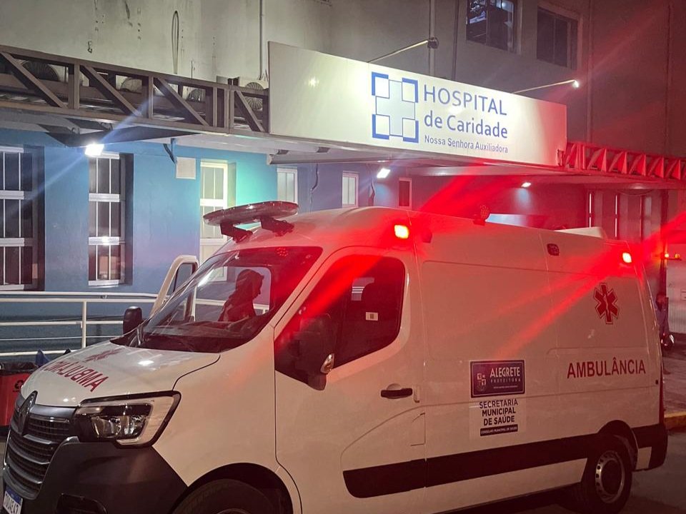 Em Alegrete, a saúde ganha um reforço campeiro com ambulância novinha em folha, já prometendo economia e eficiência ali no nosso rincão.