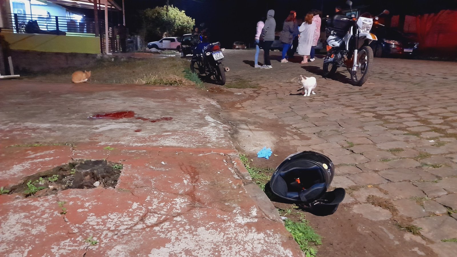 Um alcance inesperado da violência em Santiago: motociclista é alvo de disparos ao chegar em casa