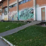 Na querência de Alegrete, uma jovem é vítima de violência após encontro nas redes sociais, na Praça do Oreco, deixando a comunidade alarmada.