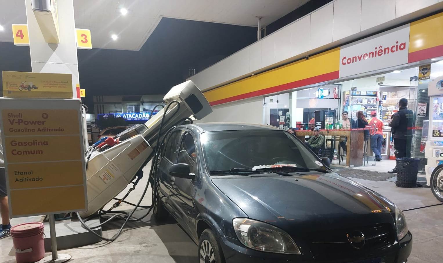 No coração de Alegrete, um Vectra deu um pialo mais aparatoso que tropeiro em dia de chuva!