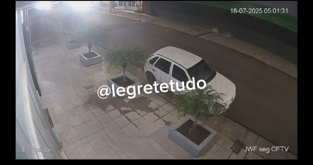 Na madrugada alentada do nosso Alegrete, um fio traiçoeiro causou um baita susto num motociclista.