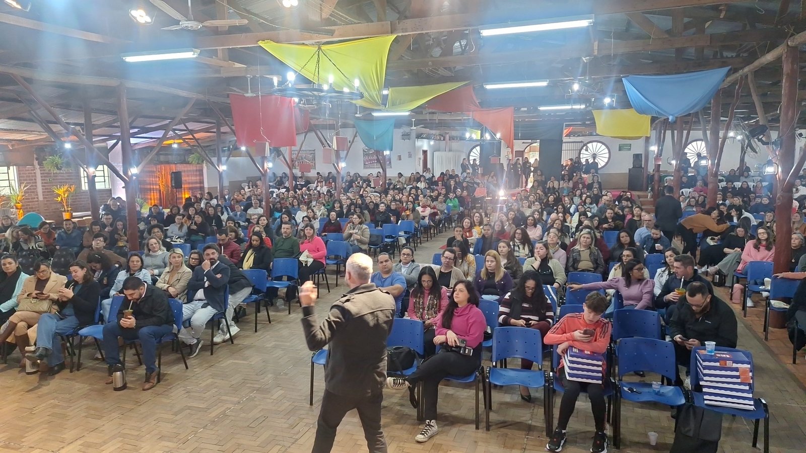 Buenos, de 21 a 24 de julho, nosso Alegrete abre as porteiras do CTG Aconchego dos Caranchos para o 24º Seminário Latino-americano de Educação, abordando inclusão, tecnologias e saúde dos mestres!