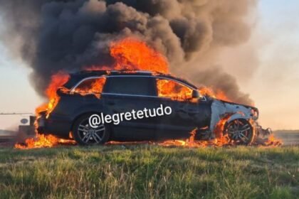 Veículo argentino pega fogo e mobiliza bombeiros em São Gabriel