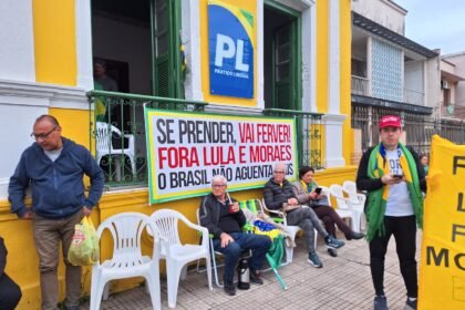 Entre buzinadas na Presidente Vargas e adesivaço na BR-290, gaudérios bolsonaristas mostraram que a querência alegretense tem gente disposta a defender suas ideias com a garra de um cusco bravo