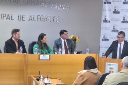 Dos pampas para Brasília, nosso conterrâneo Raimar Rodrigues Machado trouxe na mala a comenda Ordem do Mérito Judiciário e foi recebido com honras na querência amada