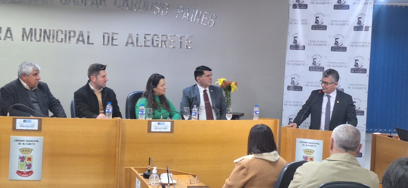 Dos pampas para Brasília, nosso conterrâneo Raimar Rodrigues Machado trouxe na mala a comenda Ordem do Mérito Judiciário e foi recebido com honras na querência amada