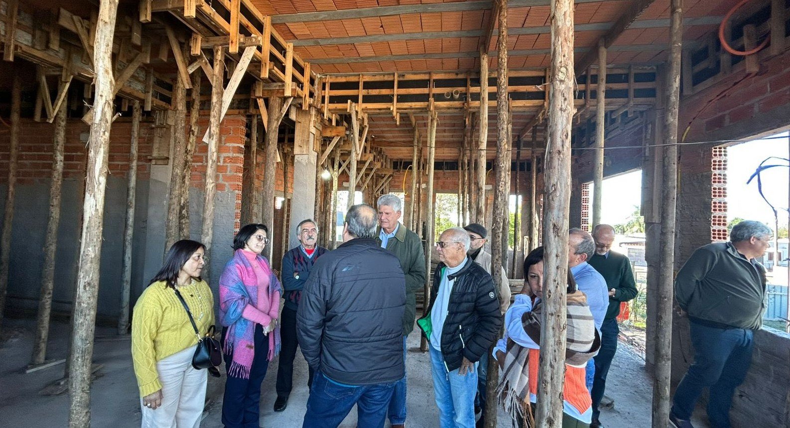 No coração do Alegrete, deputado se bandeia pela Santa Casa e vias pavimentadas!