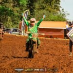 Neste fim de semana, nossa querência recebe mais de 200 pilotos na 3ª etapa do Campeonato Gaúcho, num entrevero de poeira e coragem que promete agitar a Estrada dos Pinheiros