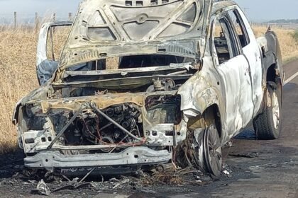 Entre Alegrete e Manoel Viana, caminhonete se transformou em labaredas mais rápido que lobo-guará em disparada pelo pampa