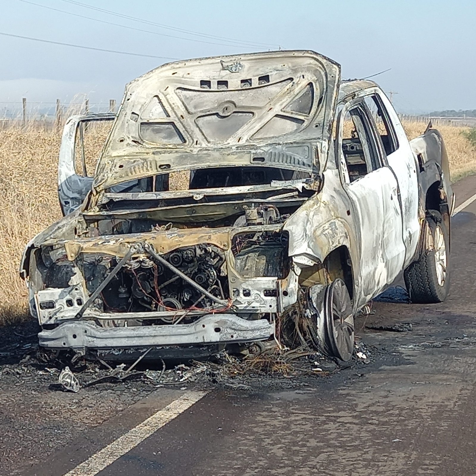 Entre Alegrete e Manoel Viana, caminhonete se transformou em labaredas mais rápido que lobo-guará em disparada pelo pampa