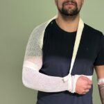 Guri da tesoura caiu que nem laço de vaca na Rua Joaquim Antônio, após ficar enredado nos fios de telefonia que andam mais soltos que rédea de cavalo xucro