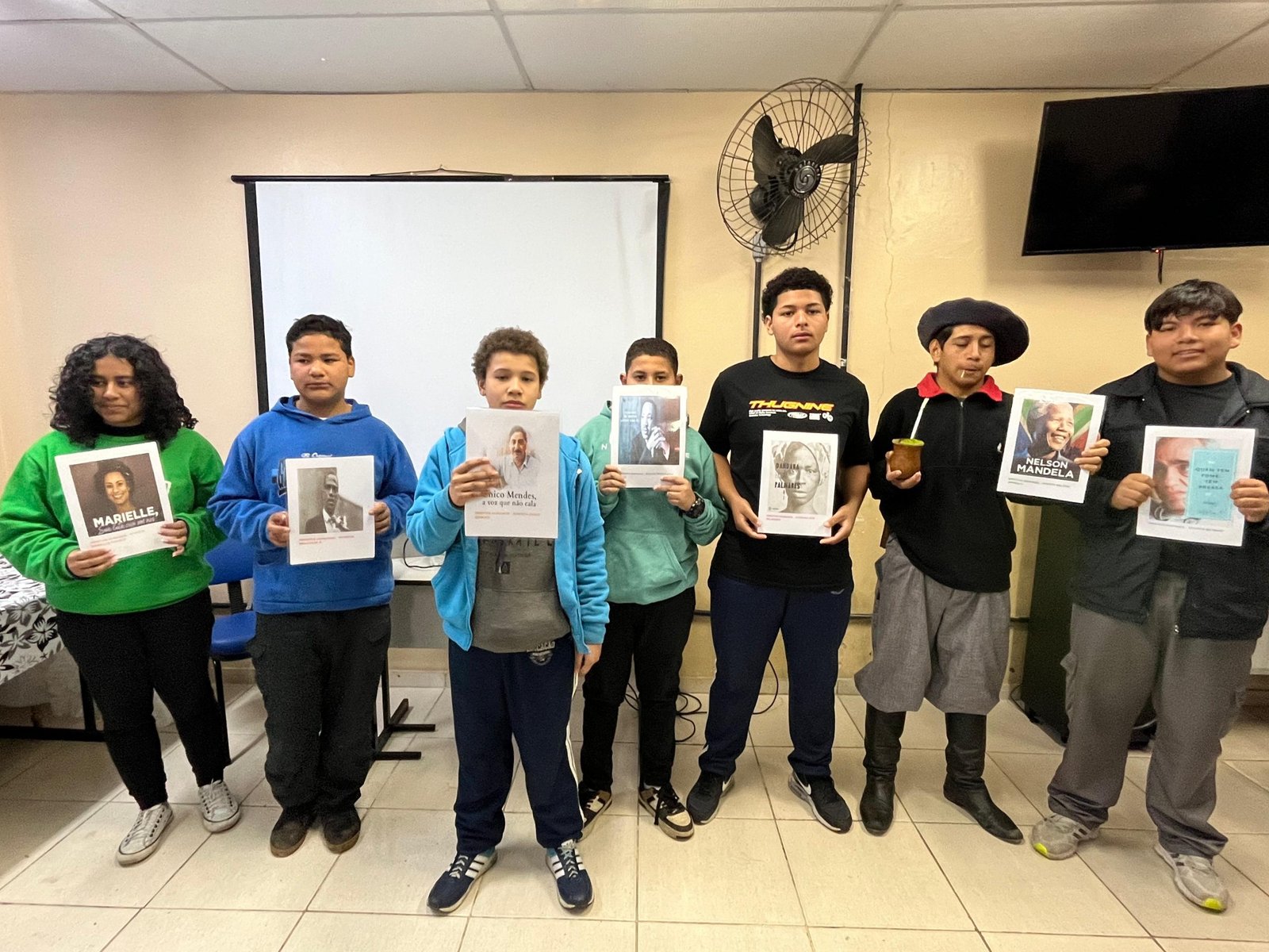 De buenas com o conhecimento, estudantes alegretenses participaram de uma prosa que vale mais que ouro em pó sobre os direitos fundamentais de todo vivente deste pago