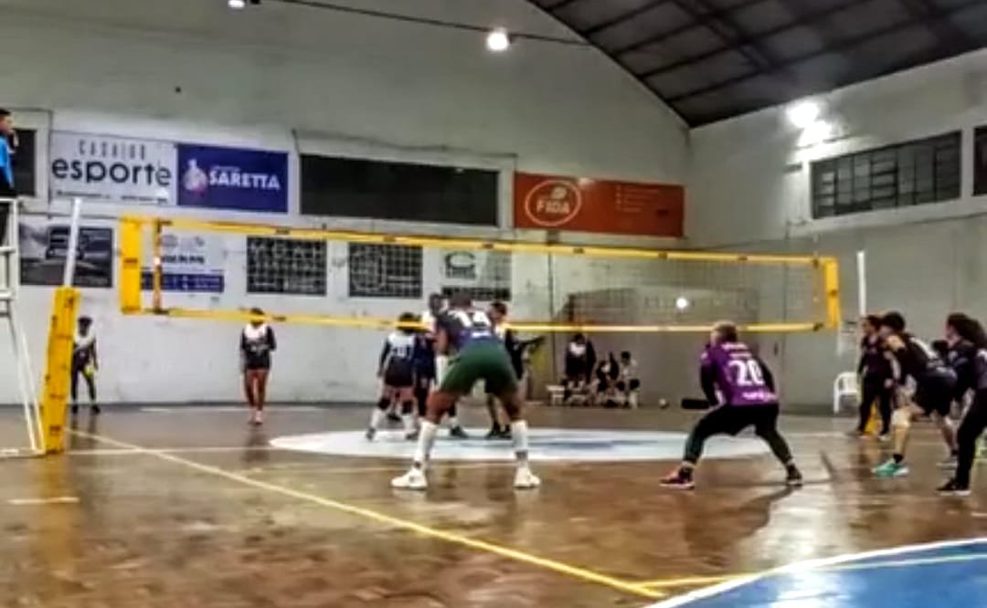 Serpent's e Ravenna representaram nossa querência na Liga Mista de Voleibol, com o guri do Serpent's conquistando até o prêmio de melhor ataque do torneio