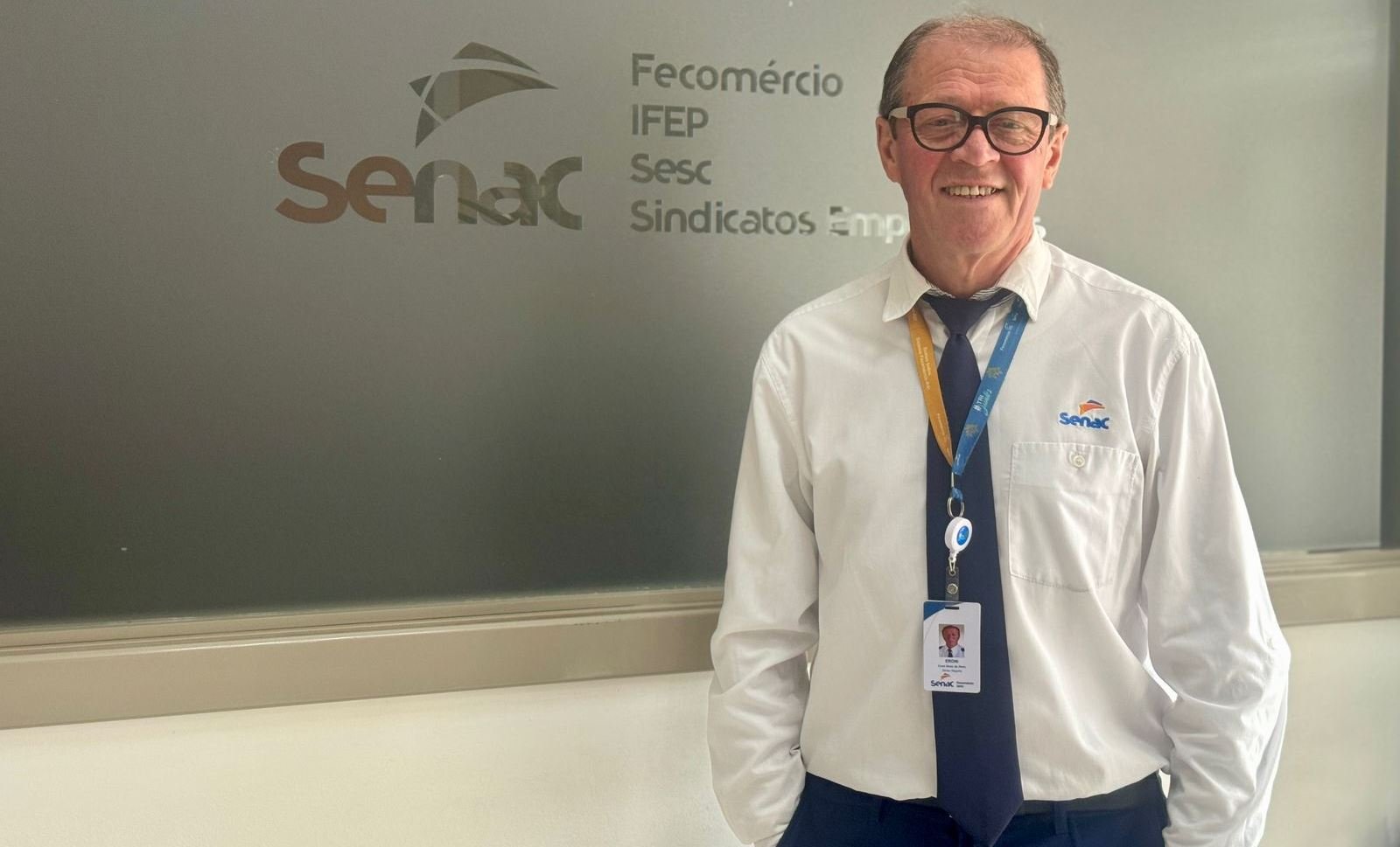 Gaudério colorado de 65 anos transformou paixão pela fotografia em profissão e agora conquista corações na querência do Senac Alegrete