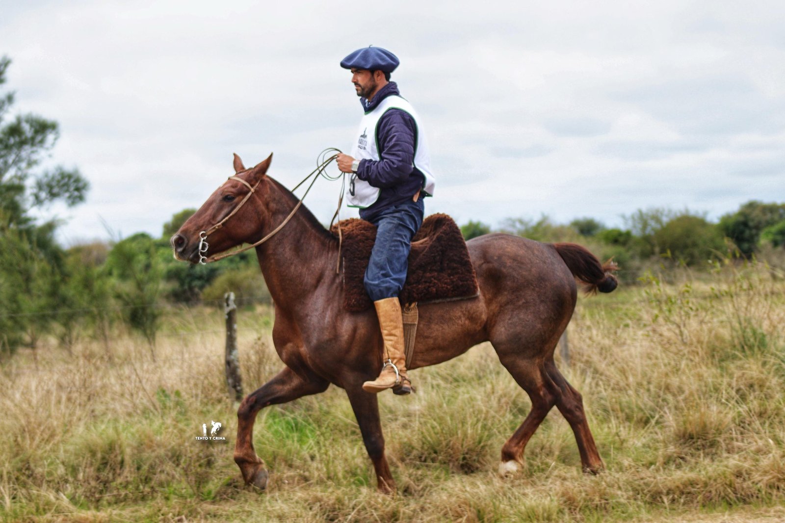Nas vermelhas terras da fronteira oeste, Fabiano Oliveira Marques mostrou a força do Alegrete em prova que exige mais resistência que bombacha velha em rodeio