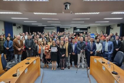 No salão da Câmara, a prosa boa correu solta como água de sanga em noite de reconhecimento que reuniu desde as maiores autoridades até o vivente mais simples do nosso pago