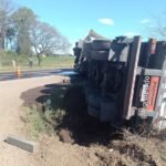 Veículo saído do Minerva Foods acabou se bandeando pro lado errado da estrada, causando alvoroço na querência alegretense neste sábado