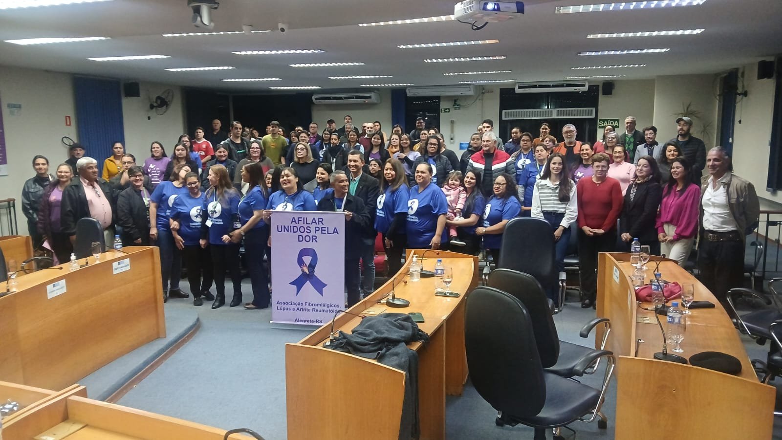 Na querência do Alegrete, um bando de especialistas se reuniu na Câmara de Vereadores pra trazer esperança pros viventes que lidam com fibromialgia, lúpus e artrite