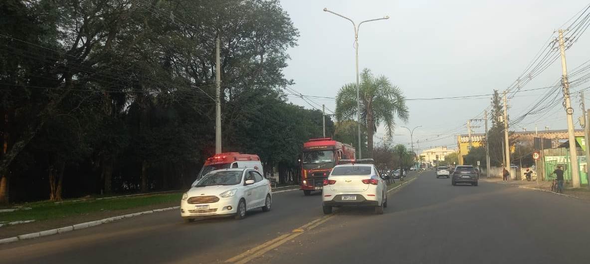 Numa ação mais ligeira que cavalo em estrada de chão, policiais evitaram tragédia nos trilhos da querência