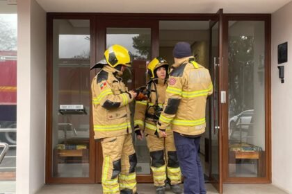 Buenas, tchê! Bombeiros mostraram mais agilidade que cusco em dia de rodeio para controlar chamuscado no Edifício Tarimbas, bem no coração da nossa querência