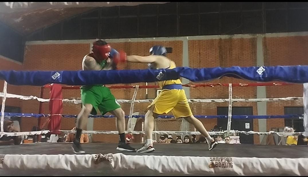 Mais valentes que touro bravo em porteira aberta, a gurizada do Boxe Roots cruzou a fronteira e fez história no Torneio Mercosul, deixando os hermanos de queixo caído