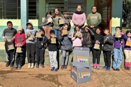 Enquanto o inverno dá uma trégua, Projeto Universo Escola espalha conhecimento pelos quatro cantos da nossa querência, levando arte e sustentabilidade pros guris e prendas do interior