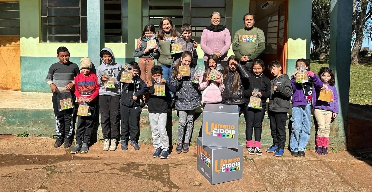 Enquanto o inverno dá uma trégua, Projeto Universo Escola espalha conhecimento pelos quatro cantos da nossa querência, levando arte e sustentabilidade pros guris e prendas do interior
