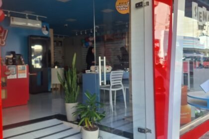 Viventes do coração da cidade levaram um susto dos grandes quando um fusível decidiu dar adeus no meio da tarde gaúcha