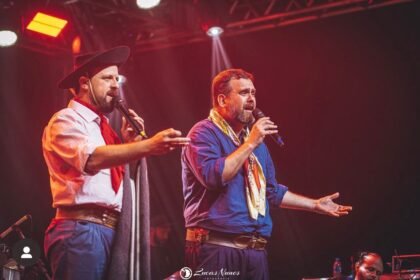 Ginásio lotado em Cruz Alta testemunhou os filhos da nossa querência levantando a poeira com suas milongas e arrancando aplausos de pé dos viventes presentes