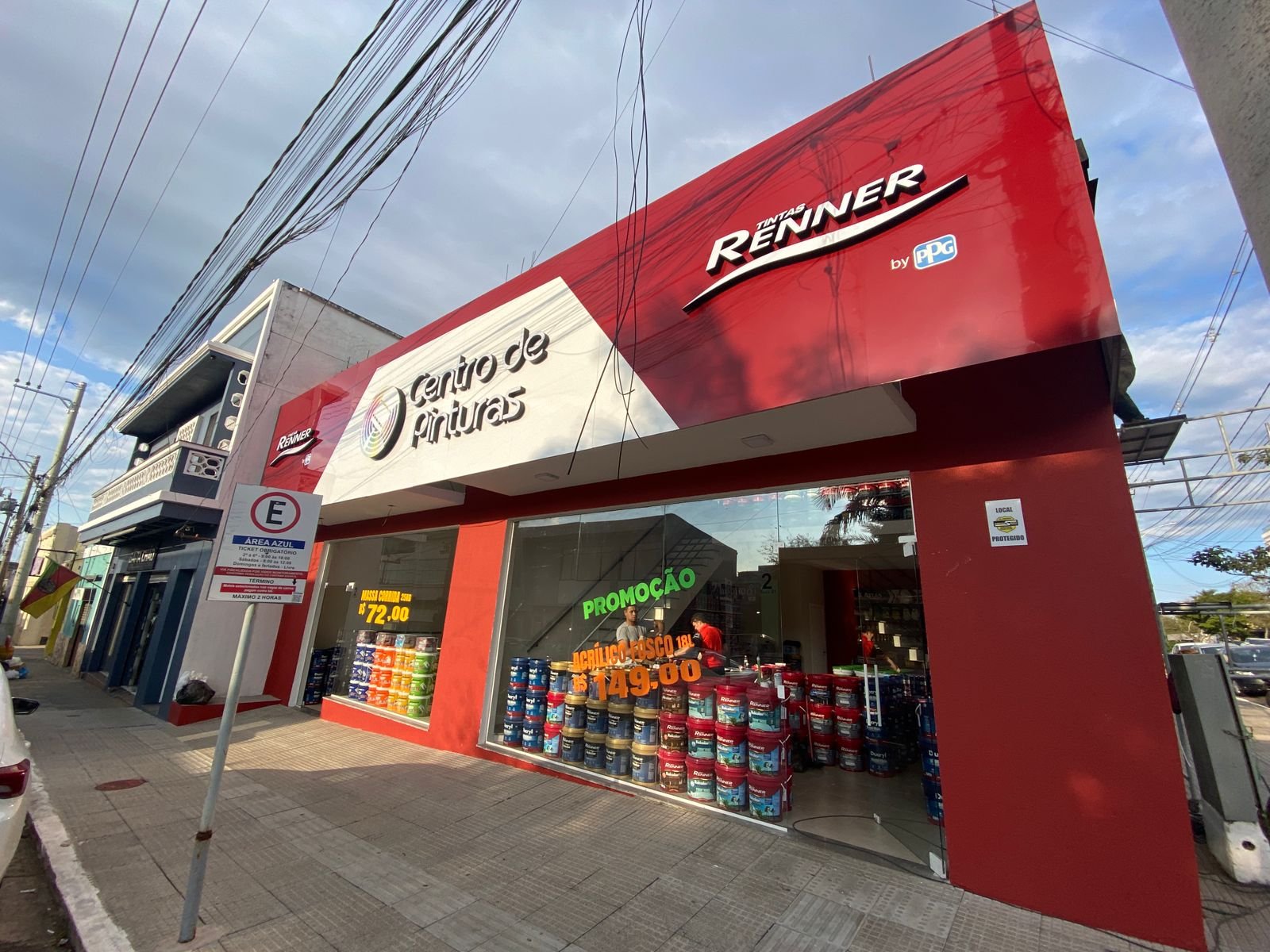 No coração da cidade, Centro de Pinturas abre as porteiras na Rua dos Andradas com serviços que vão fazer a alegria dos viventes e dos profissionais da tinta