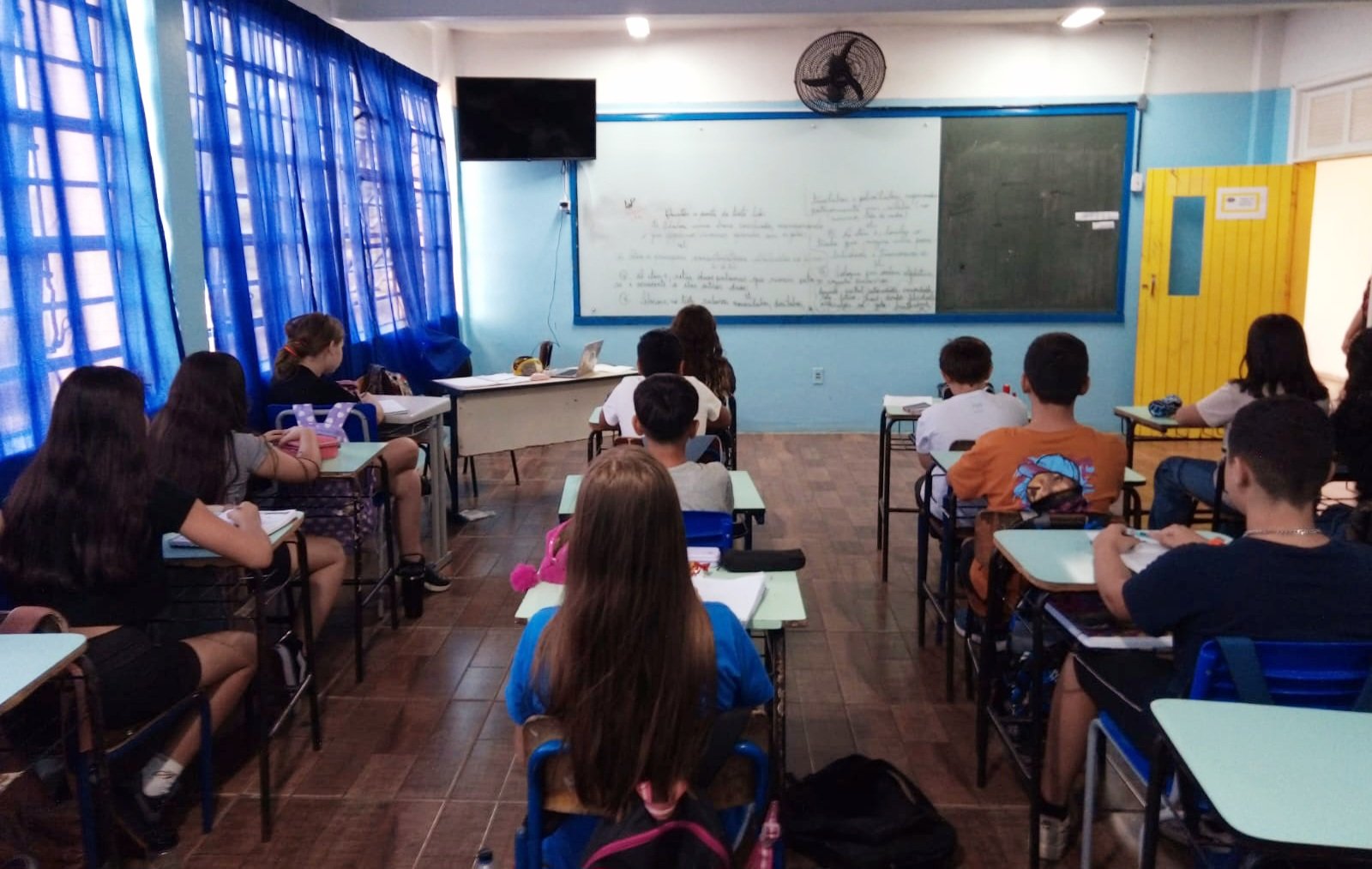 Na querência alegretense, o dia dos heróis da educação merece uma prosa especial, tchê!