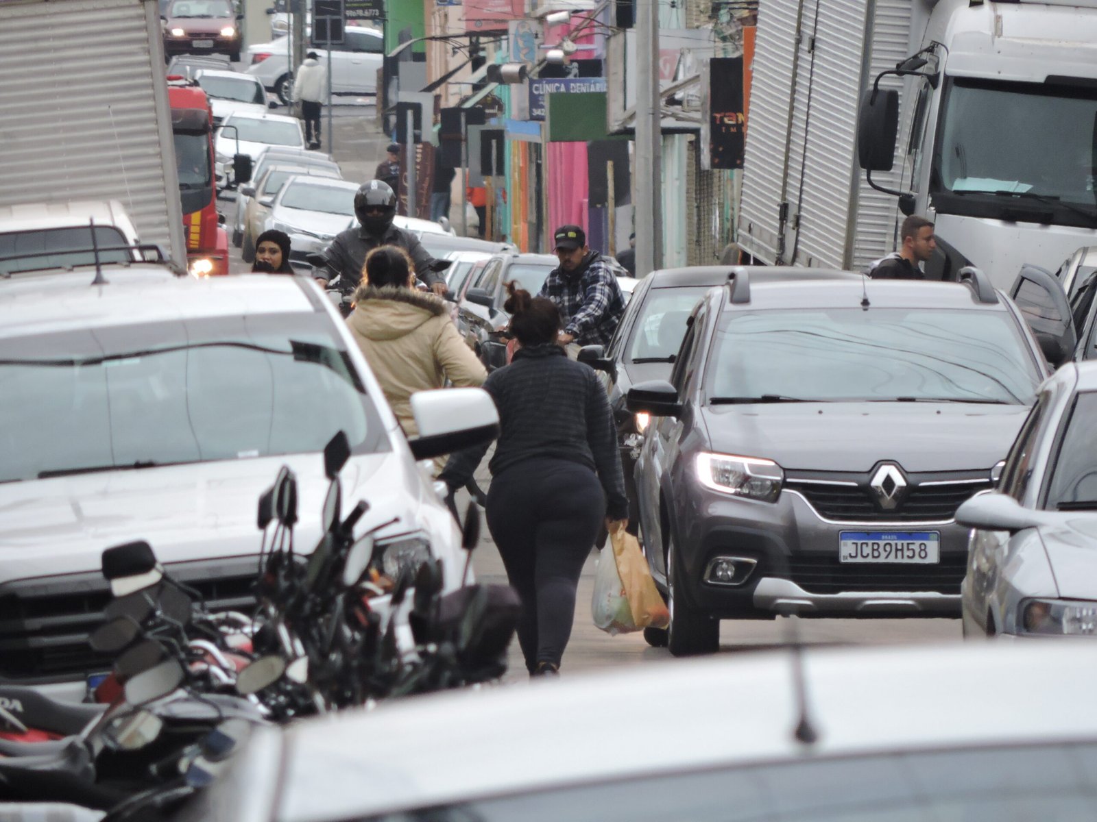 Prefeitura teve que baixar a cabeça pro Tribunal de Contas depois que 'apuraram a trotada' na burocracia dos papéis do estacionamento pago