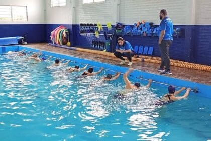 Gurizada de Alegrete que sonha com a farda dos Bombeiros recebe orientação especial na arte de nadar - um teste que exige a bravura de quem quer salvar vidas na nossa querência