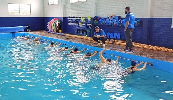 Gurizada de Alegrete que sonha com a farda dos Bombeiros recebe orientação especial na arte de nadar - um teste que exige a bravura de quem quer salvar vidas na nossa querência