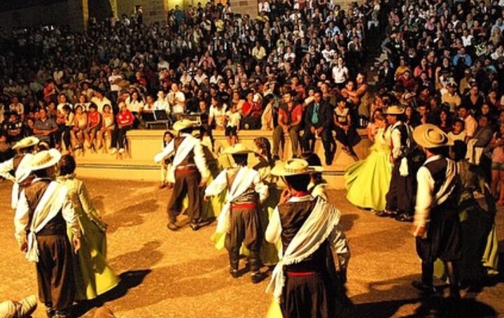 Após 15 anos de espera, a Festa Campeira Internacional voltou com força total e os gaudérios de Alegrete mostraram que na tradição gaúcha ninguém bate nossa querência