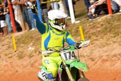 Lá dos campos de Alegrete para as pistas do Paraná, nossos centauros motorizados levaram a tradição farroupilha pra cima das duas rodas, tchê!