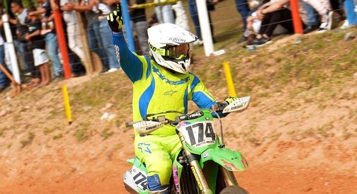 Lá dos campos de Alegrete para as pistas do Paraná, nossos centauros motorizados levaram a tradição farroupilha pra cima das duas rodas, tchê!
