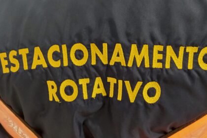 Enquanto Alegrete segue há quase 60 dias sem estacionamento pago, funcionários desempregados enfrentam a incerteza como quem enfrenta um minuano brabo