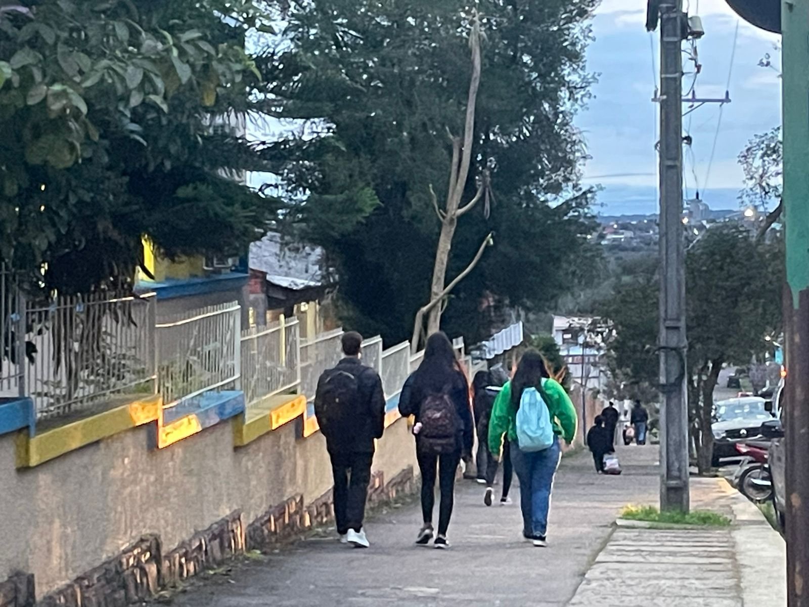 Escolas do município e do estado recebem a criançada depois de uma paradinha pra tomar um mate e descansar as ideias