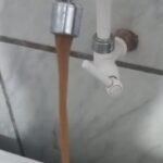 Viventes da querência alegretense acordaram com uma surpresa mais amarronzada que barro de sanga no registro. Corsan explica o caso que deixou o povo do bairro em polvorosa.