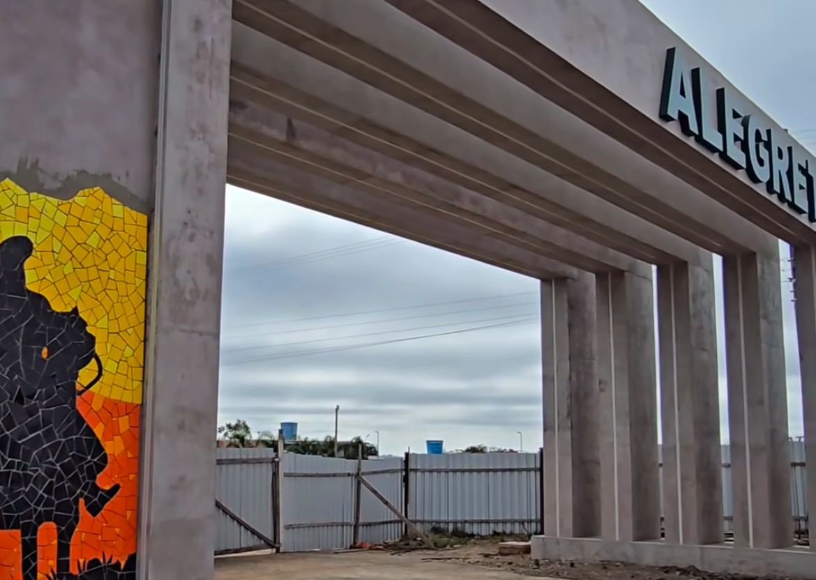 Mais esperado que churrasco em domingo de sol, o pórtico da entrada da nossa querência já está com 70% das obras concluídas, tchê!