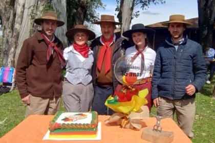 Pilchados e de coração aberto, gaudérios cruzam os campos de Alegrete para levar sustento e carinho aos vovôs da Casa Lar